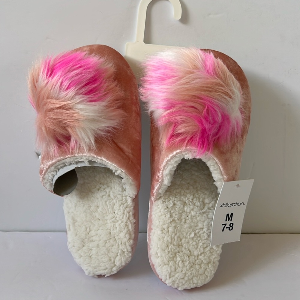 New Ladies Exhilaration Pom Pom Fuzzy Ball Slippers M 7-8